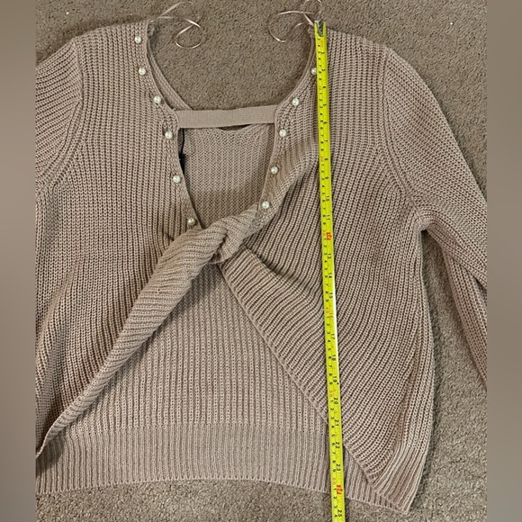 Alison Andrews Women’s Beige Pullover Sweater Twisted Back V-neck Pearls Size M - Picture 12 of 13